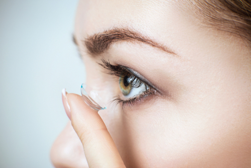 5 erros graves cometidos por quem usa lentes de contato