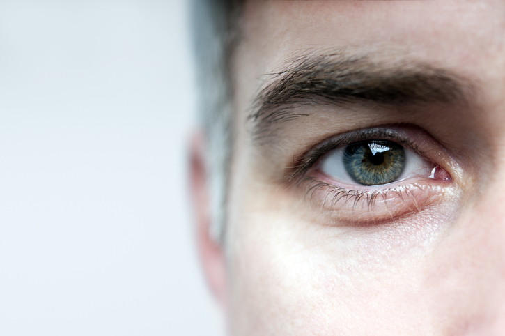 4 cuidados que quem tem olhos claros deve ter